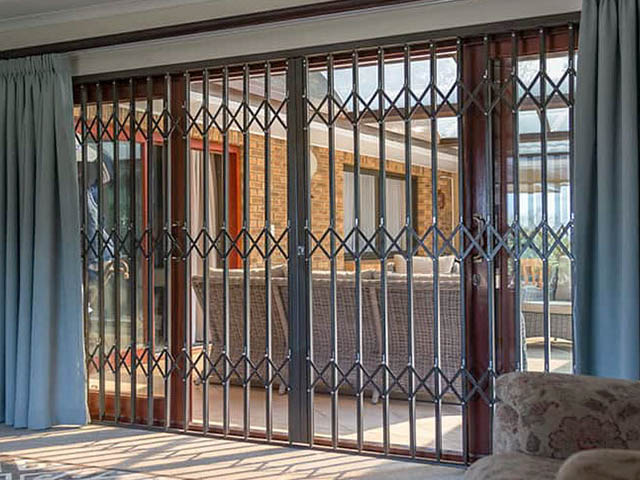 Double Door Stainless Steel Safety Gate, For Residential, Size: 2.5x6 Ft